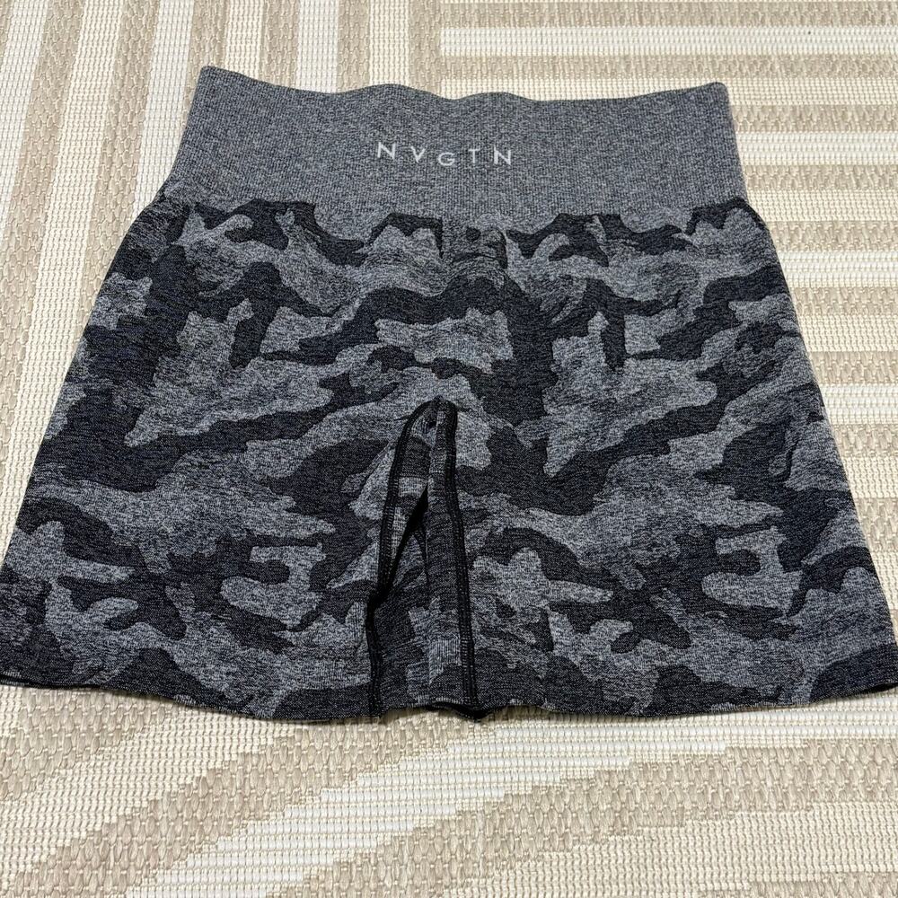 NVGTN Athletic Black Gray Camo Women;s Medium Biker Shorts